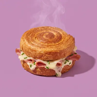 Wiener Schinken — herzhafter New York Roll, geschlossen belegt mit Schinken, Käse und Kren